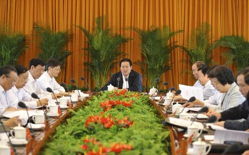   5月20日，周永康在中央政法委全體會議暨司法體制改革專題匯報會上強調，不斷完善刑事司法制度不斷提高執法辦案水平，確保每一起案件都經得起法律和歷史的檢驗。